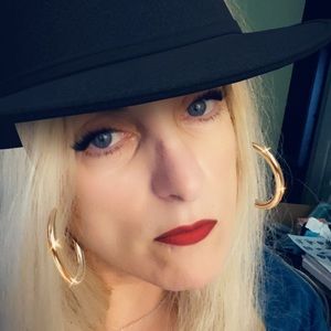 Meet your Posher, Helene